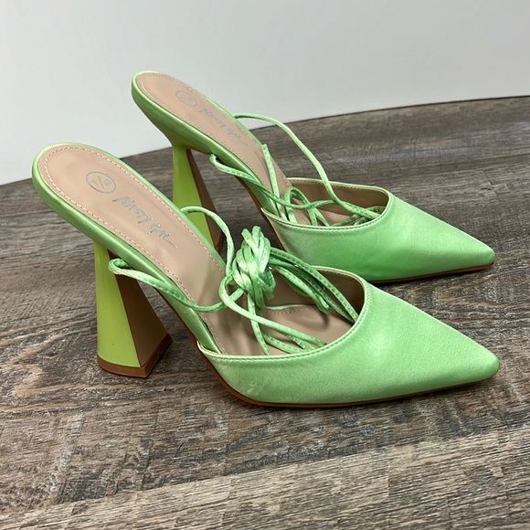 New Nasty Gal Satin Strappy Flared Court Heels -Lime Green Size 7 - Picture 7 of 12
